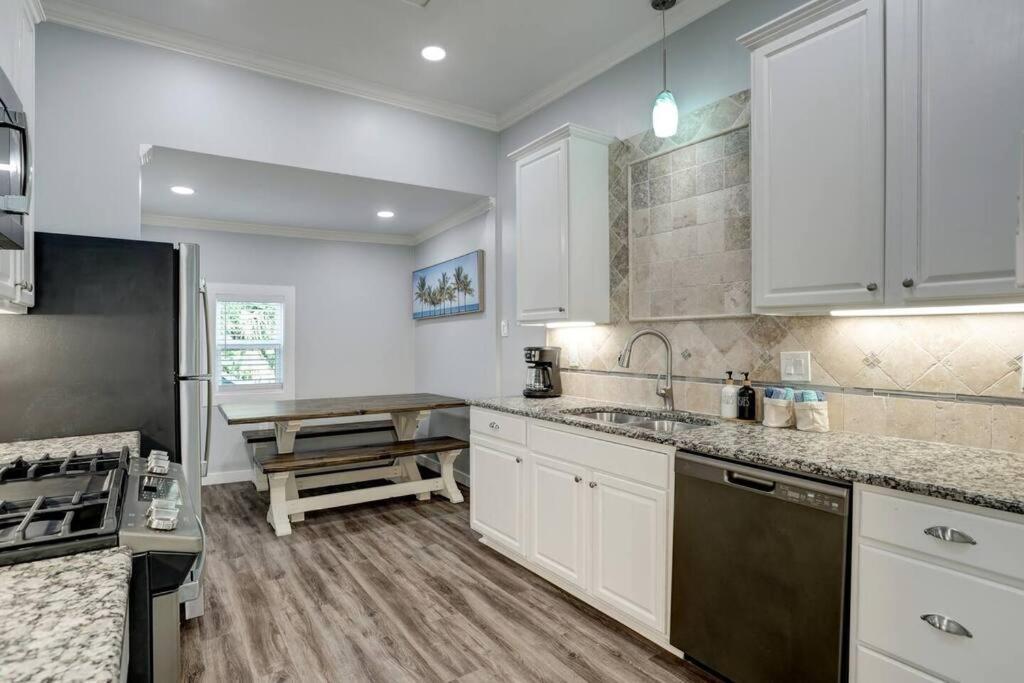 Renovated Beach Bungalow! Galveston Luaran gambar