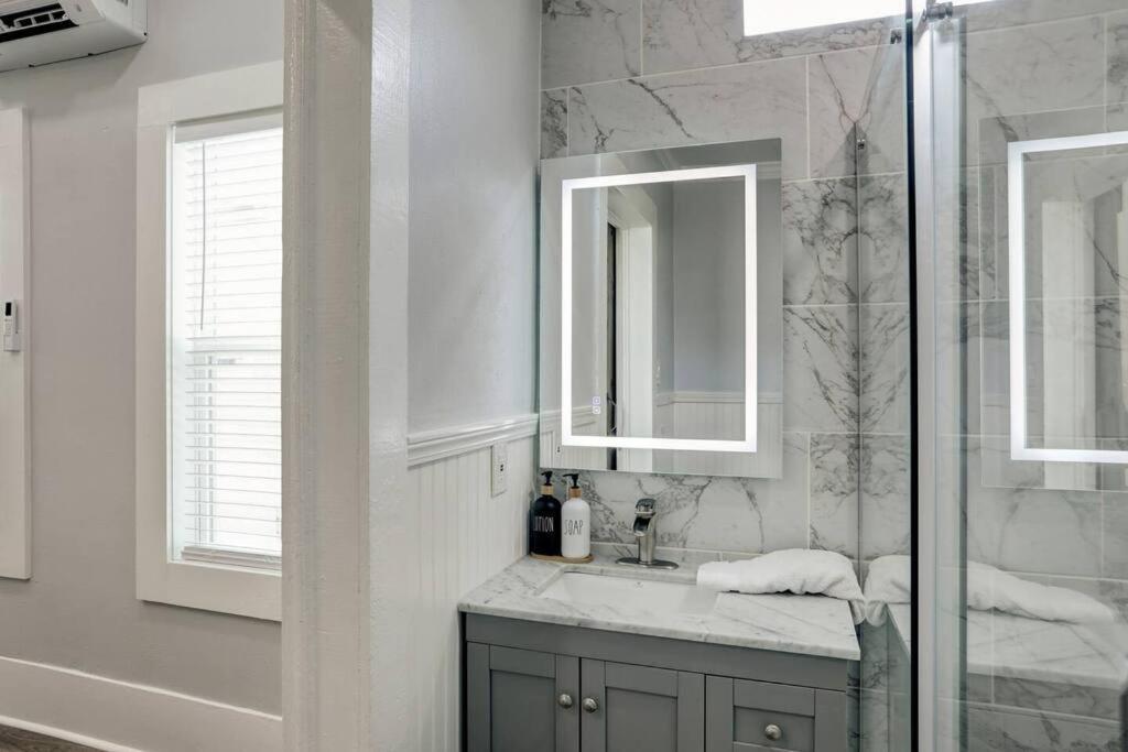 Renovated Beach Bungalow! Galveston Luaran gambar